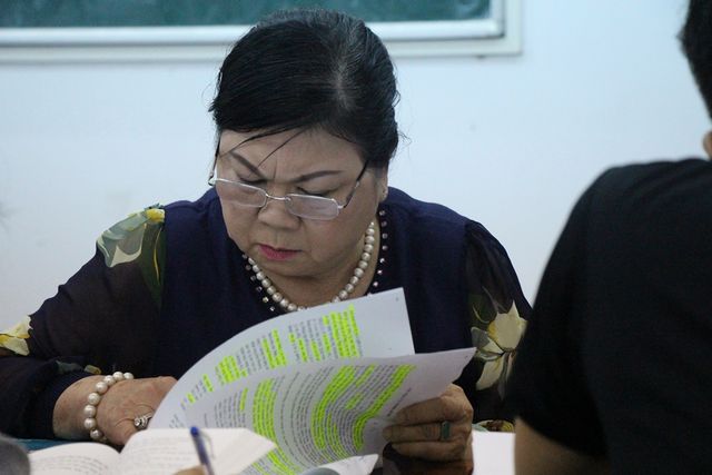 Nữ sinh viên 63 tuổi đến trường học Luật để tư vấn miễn phí giúp người nghèo - 2 Nữ sinh viên 63 tuổi đến trường học Luật để tư vấn miễn phí giúp người nghèo - 2
