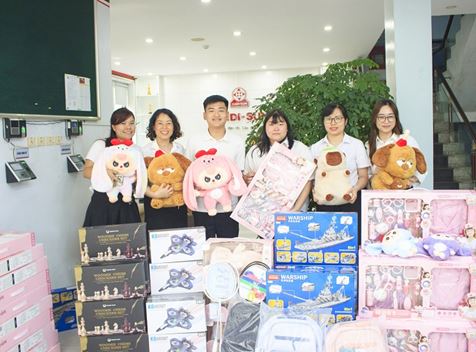 Trao yêu thương, gửi nụ cười đến con em CBNV nhân ngày 1/6 