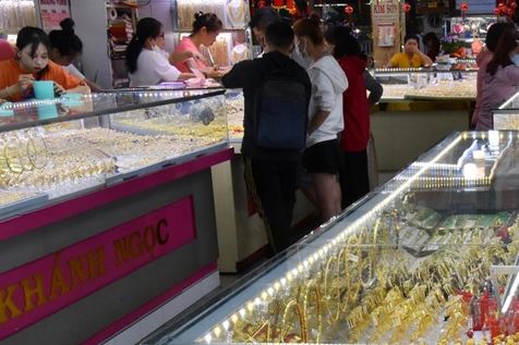 Giá vàng hôm nay 20-1: Tăng vọt do nhu cầu trú ẩn vốn an toàn