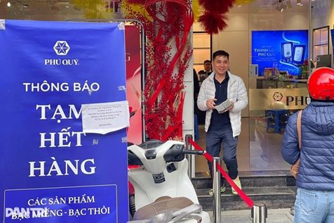 Giá vàng thế giới bất ngờ rơi thẳng đứng, bốc hơi cả trăm USD