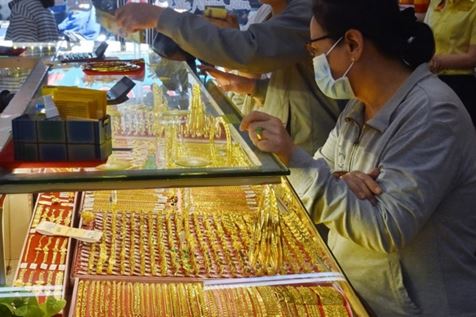 Giá vàng hôm nay 13-3: Vàng thế giới giảm sâu 112 USD