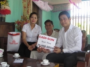 CADI-SUN Branch in Hai Phong visited and gave present to "Revolutionary martyr" Phan Huu Duoc 